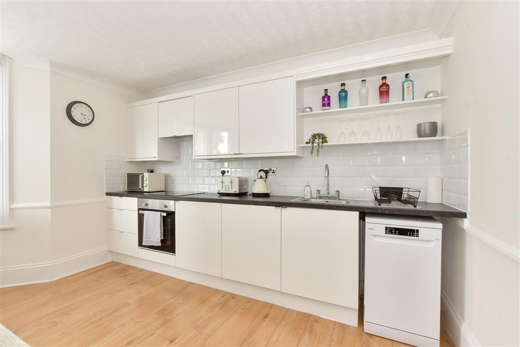 Property photo 1 of 8 Kitchen/ Living Room
