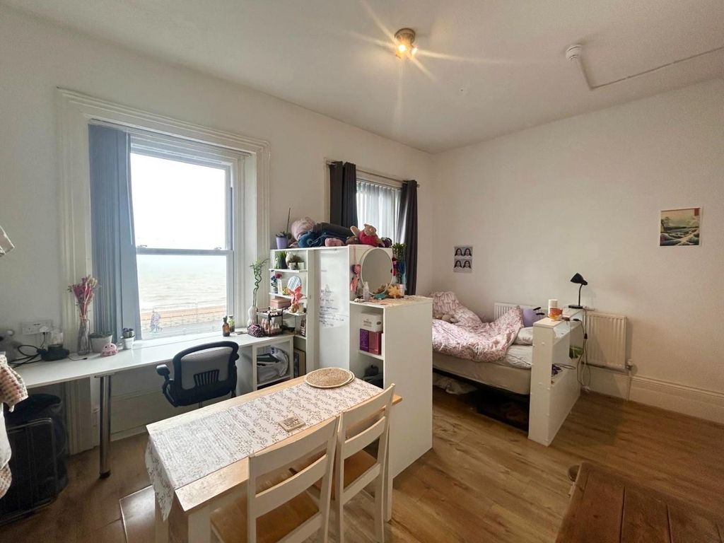 Property photo 2 of 6 48Ed6d22-d69E-40A8-90dc-445d9E213093.Jpg