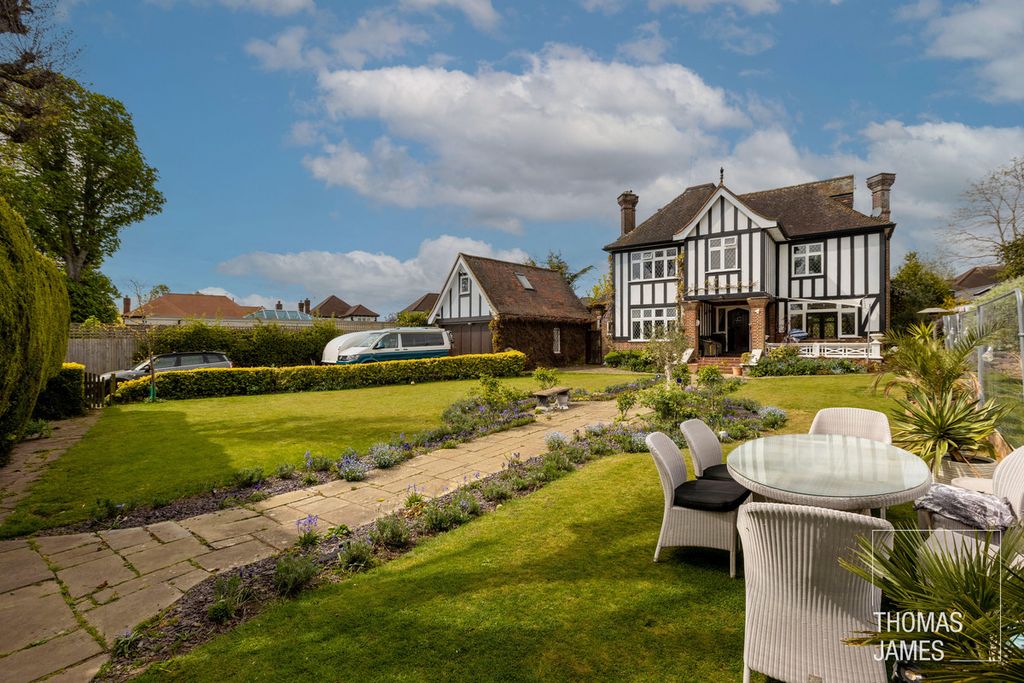 Property photo 1 of 30