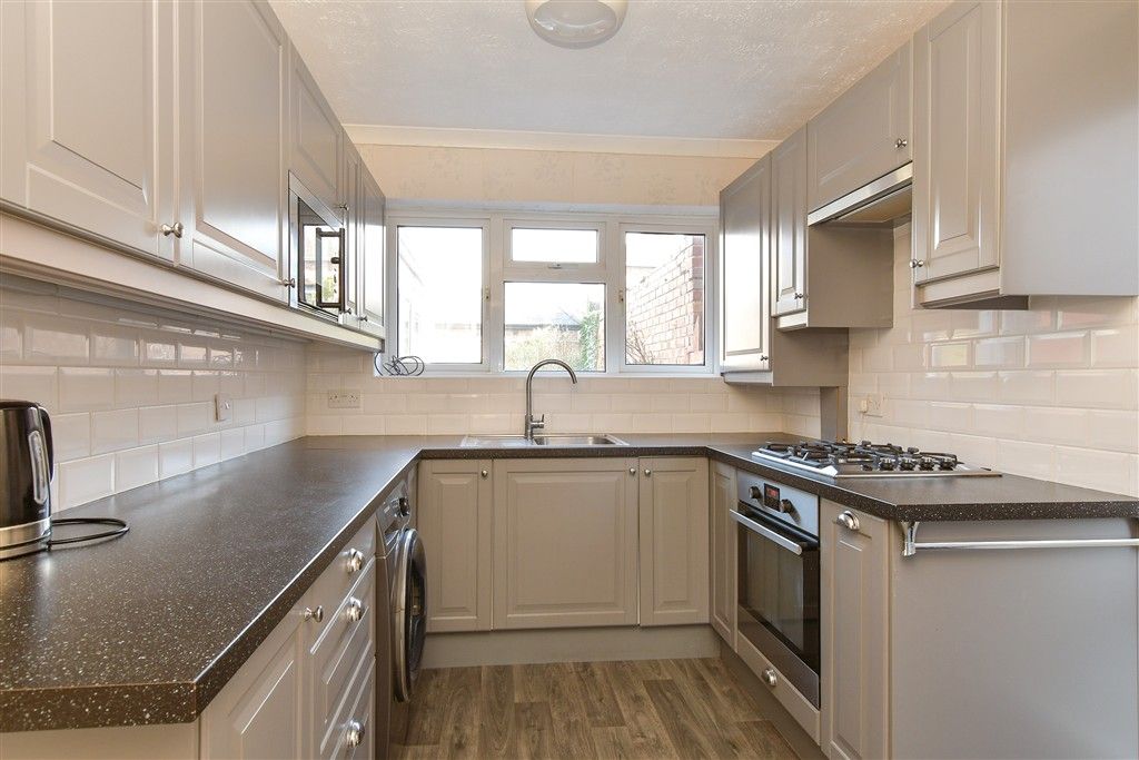 Property photo 1 of 10 Kitchen