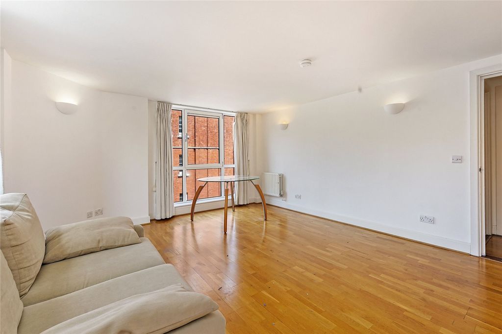 Property photo 2 of 18 Picture No. 12