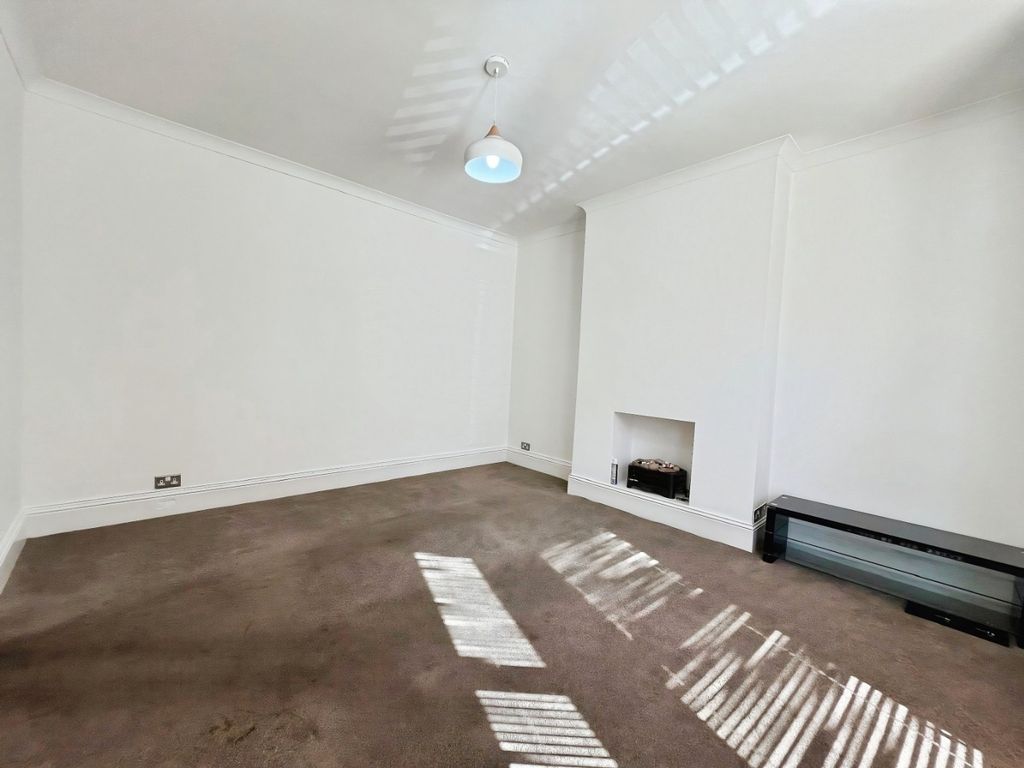 Property photo 2 of 15 4710443