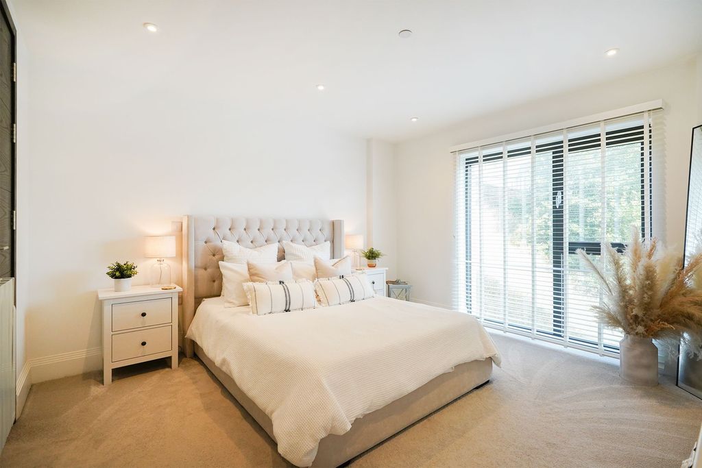 Property photo 2 of 26