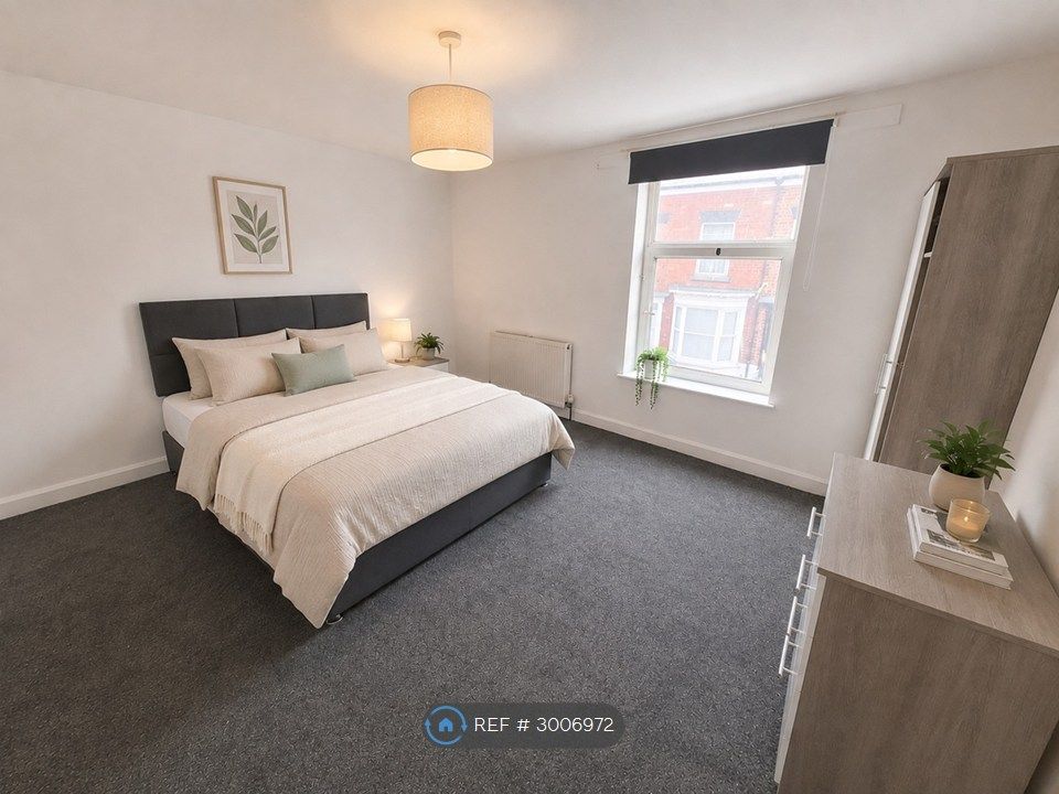 Property photo 1 of 8 Room 3