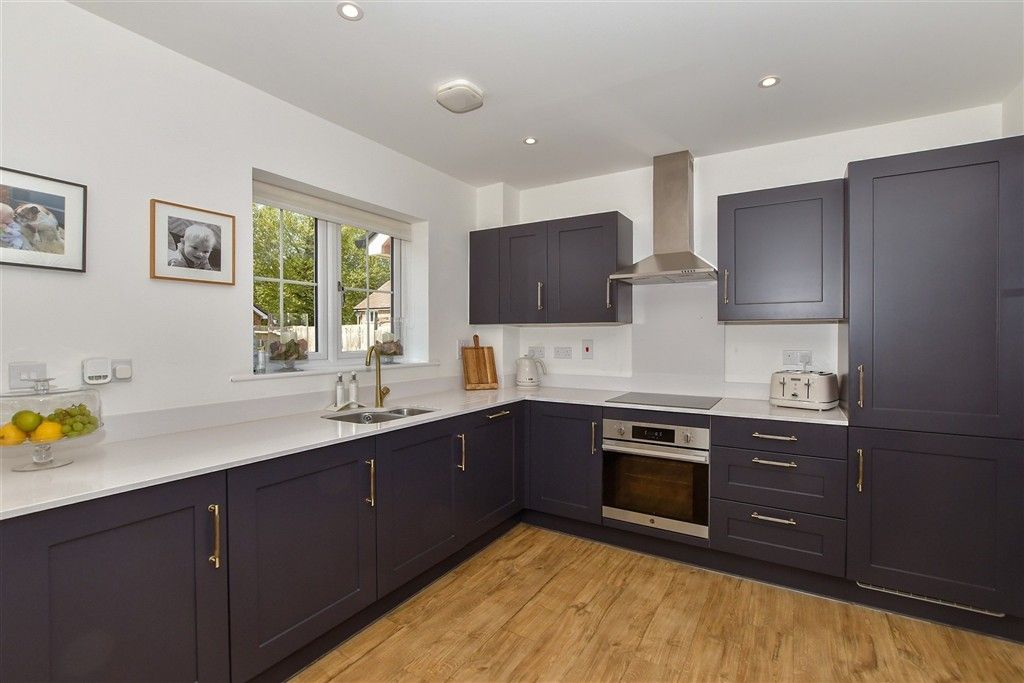 Property photo 3 of 8 Kitchen