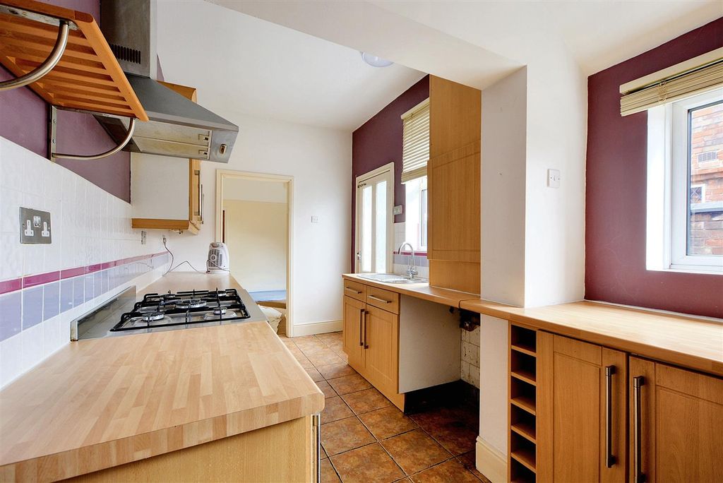 Property photo 3 of 11 Kitchen