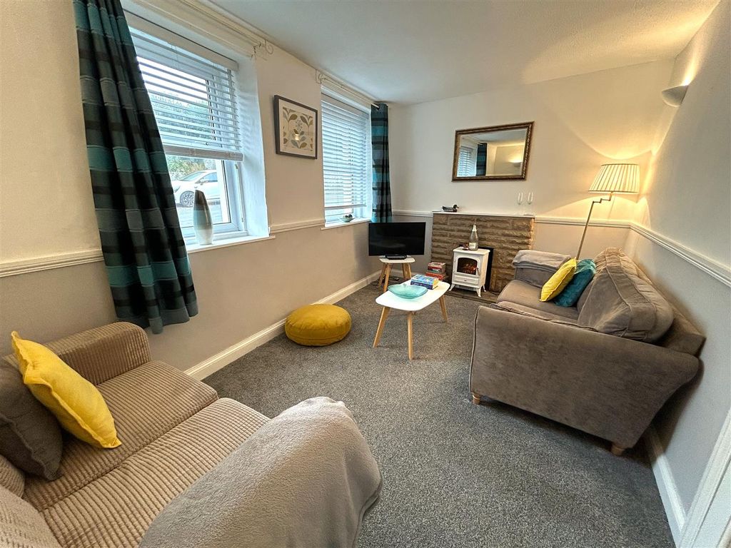 Property photo 2 of 18 Living Room