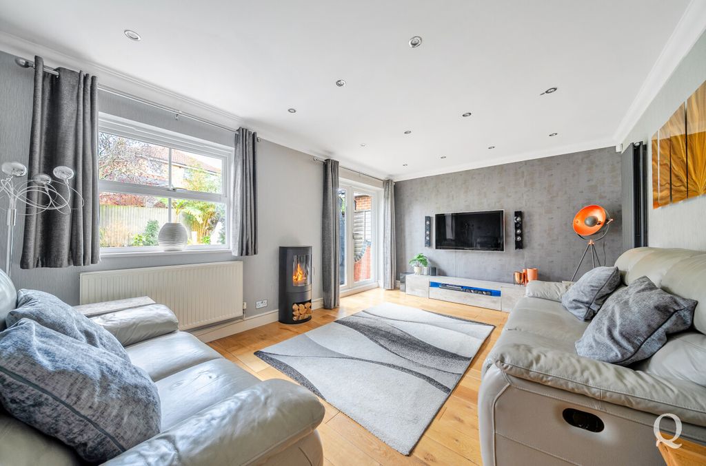 Property photo 3 of 22 2E7276d2-7210-4De...