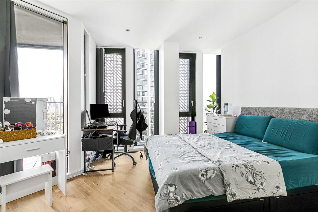 Property photo 3 of 9 Bedroom