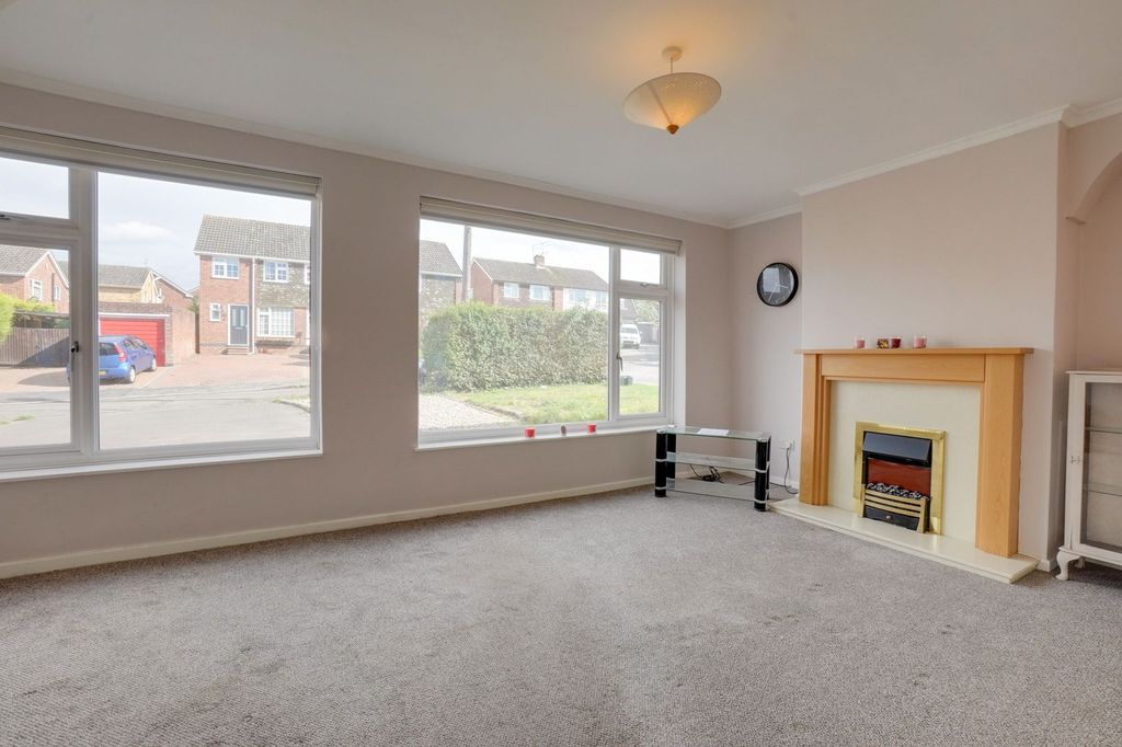 Property photo 2 of 22