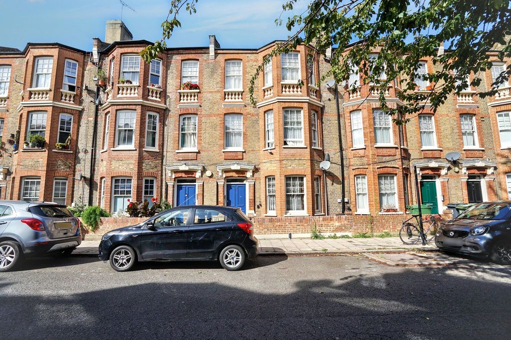 Property photo 1 of 15 Flat A, 30 Morat Street, Stockwell, London Sw9 0Rp
