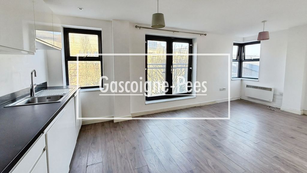 Property photo 3 of 6