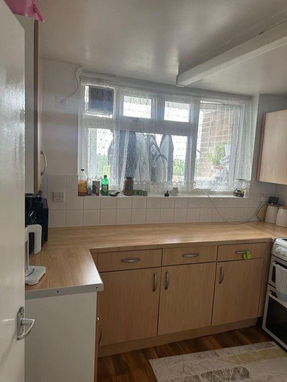 Property photo 2 of 12 Contemporary Kitchen