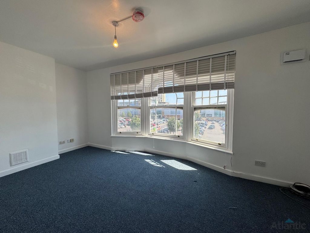 Property photo 1 of 4 Large 1 Bedroom Flat
