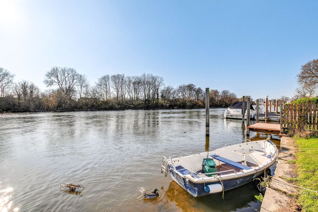 Property photo 3 of 38 Photo 8