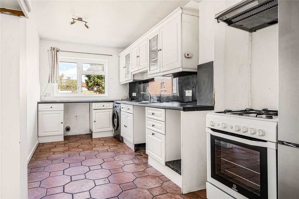 Property photo 3 of 18 Kitchen