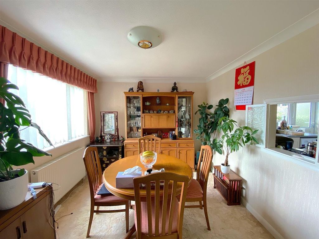 Property photo 3 of 14 59 Links Drive - Diner.Jpg