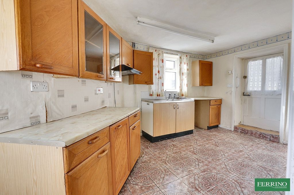 Property photo 2 of 24 Kitchen