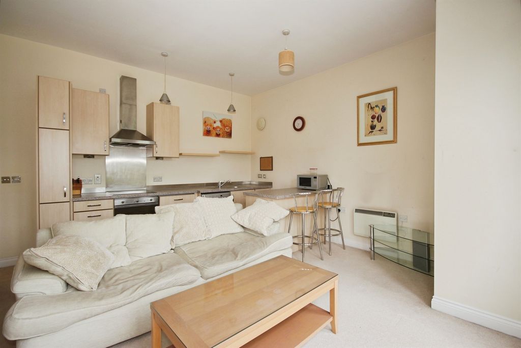 Property photo 3 of 11