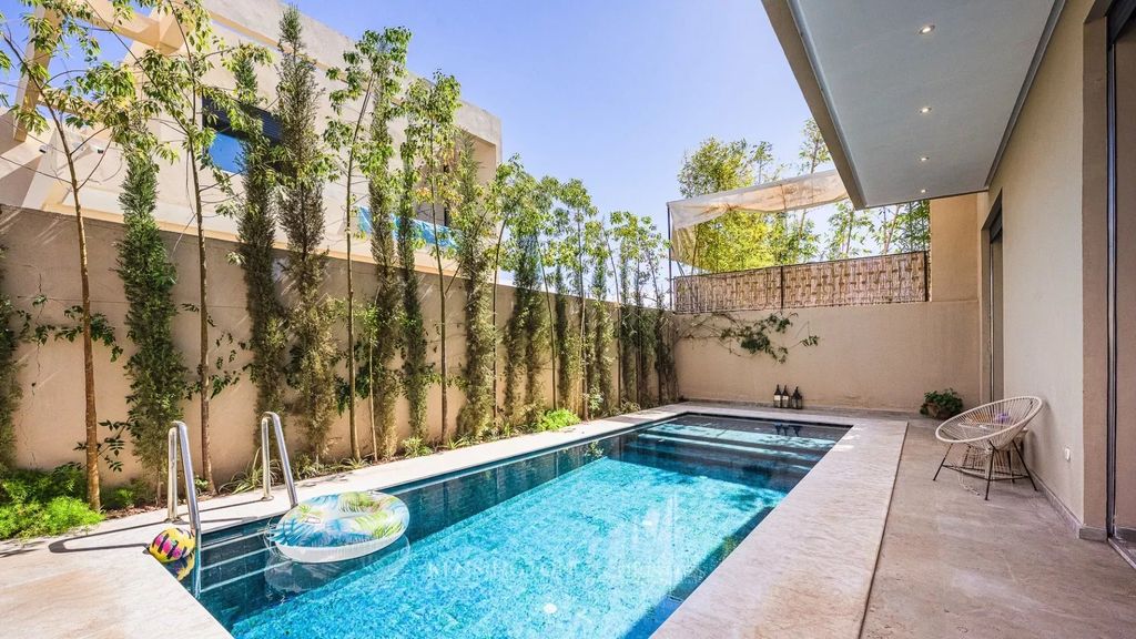 Property photo 2 of 25