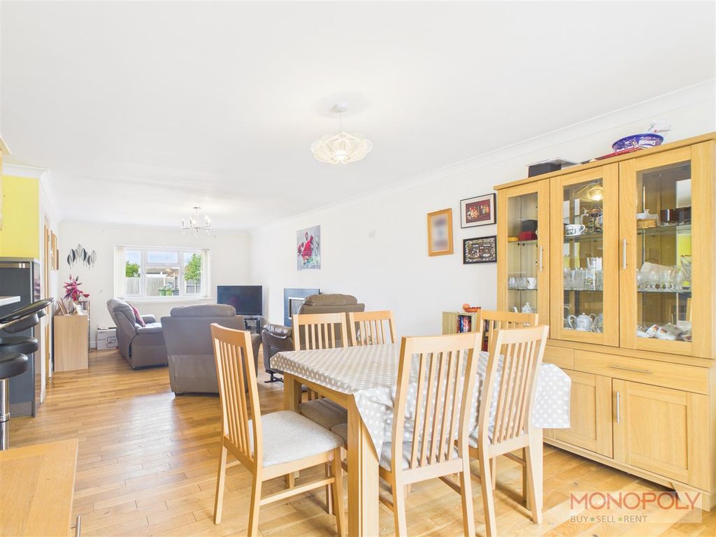 Property photo 3 of 28 Cam03815G0-Pr0290-Still011.Jpg