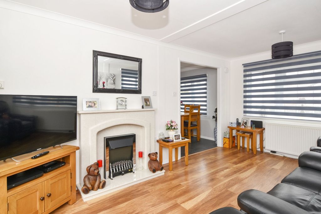 Property photo 2 of 34 Picture No. 03