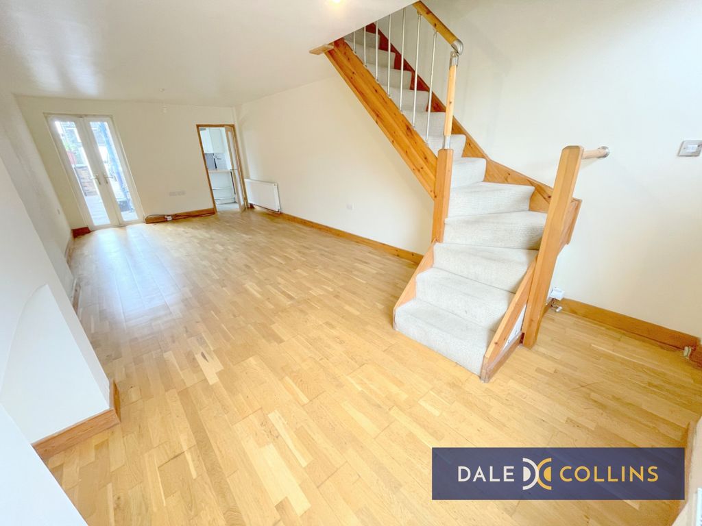 Property photo 2 of 17 Photo 4