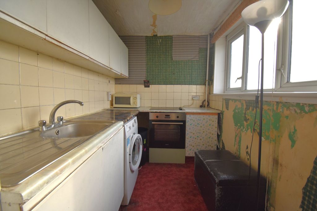 Property photo 3 of 14 Kitchen