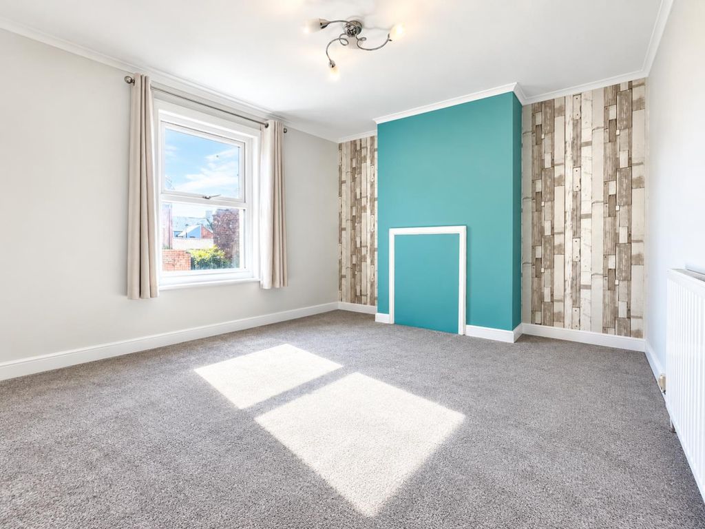 Property photo 3 of 11 Bright Teal Feature Wall Interior.Png