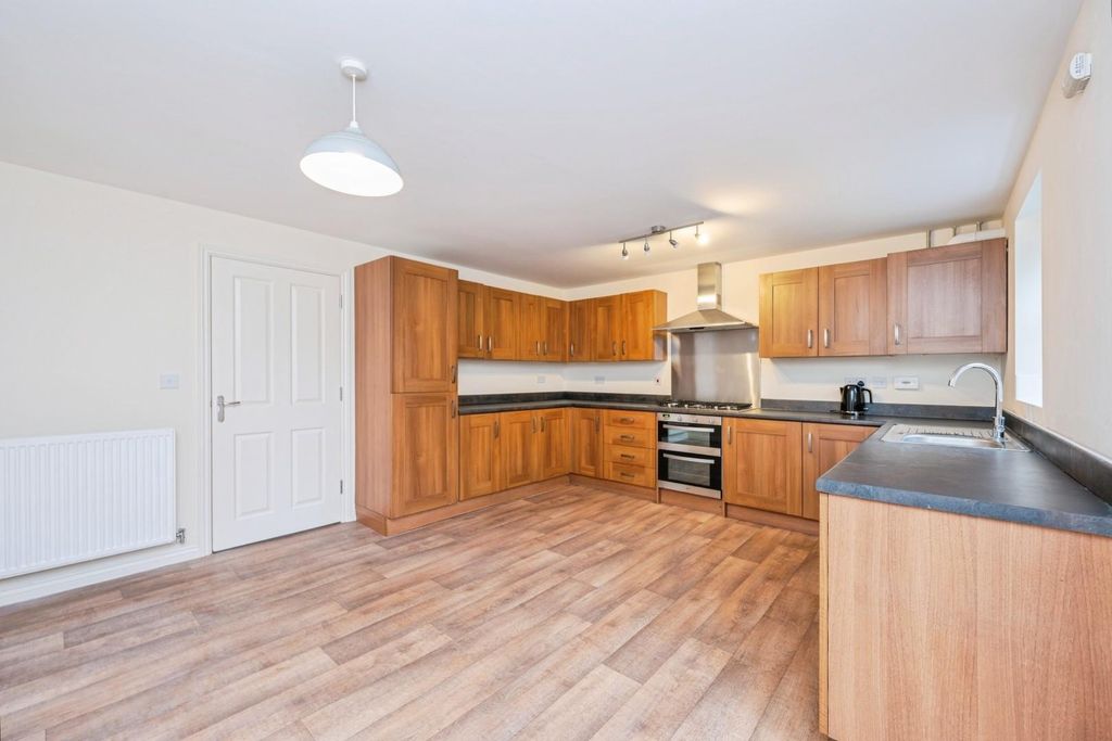 Property photo 2 of 30 4Thelaurels-21.Jpg