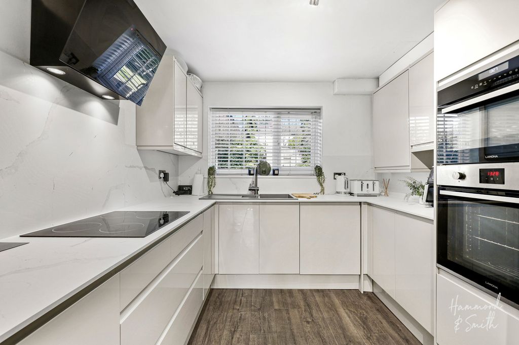 Property photo 2 of 22