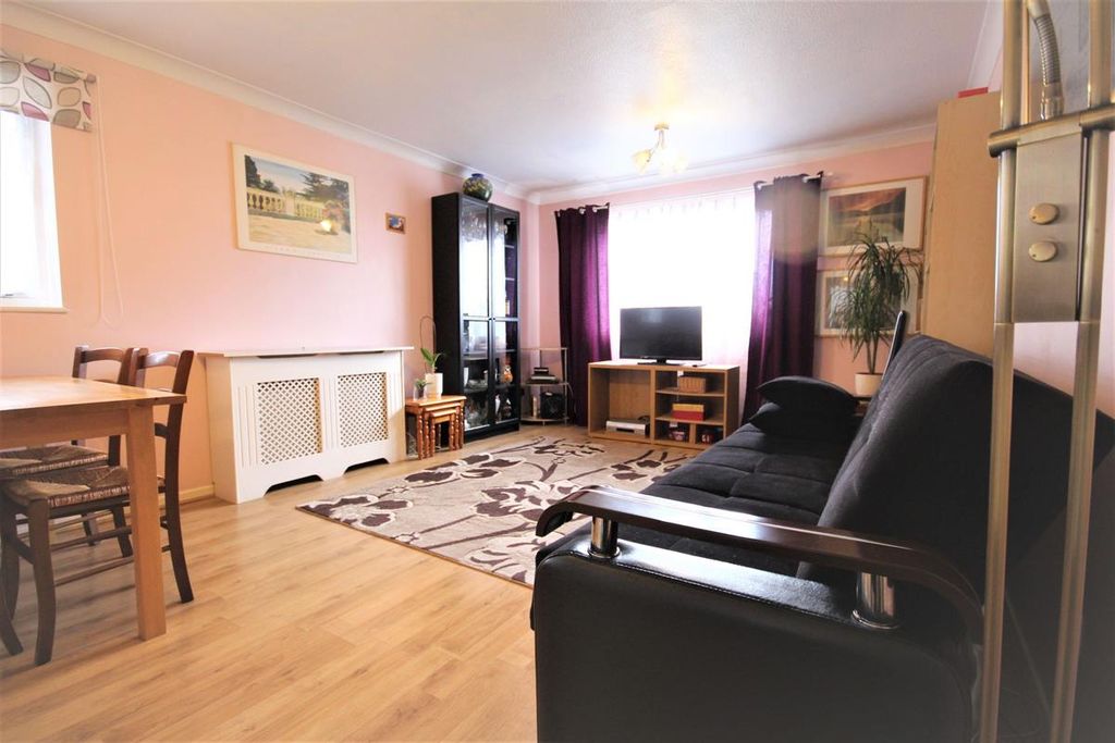 Property photo 2 of 8