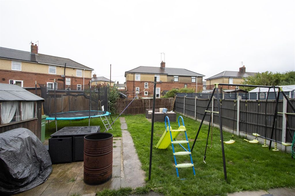 Property photo 3 of 13 Garden .Jpg