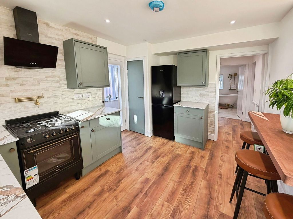 Property photo 2 of 38