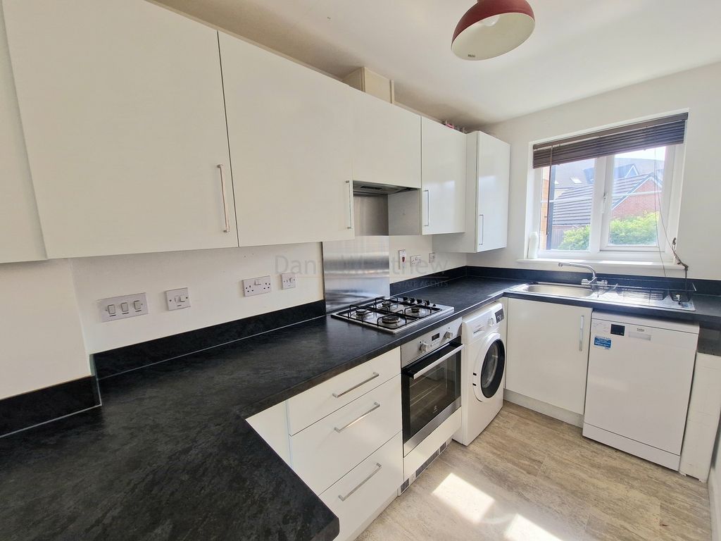 Property photo 2 of 8 Kitchen