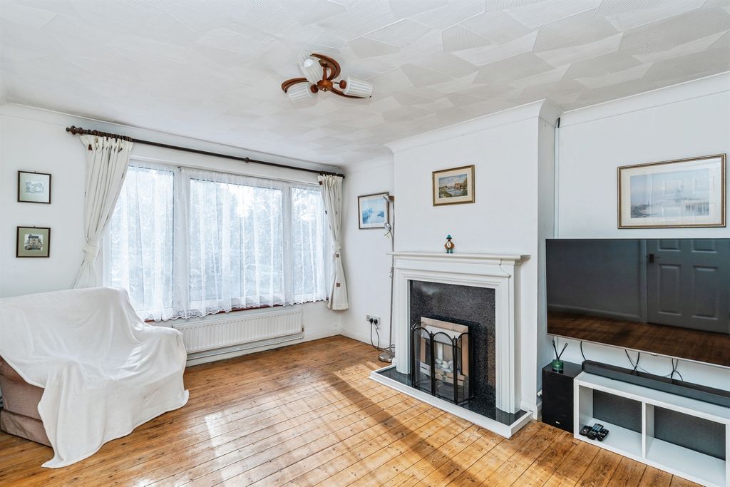 Property photo 2 of 18