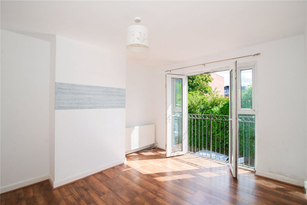 Property photo 2 of 11 Picture No. 13
