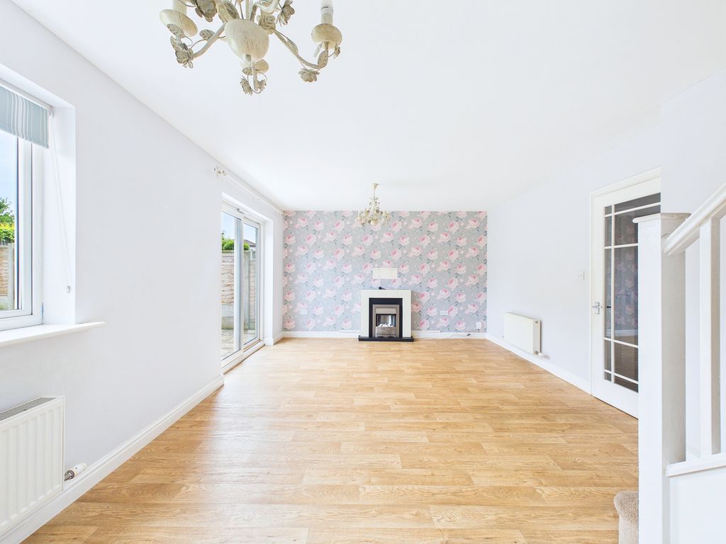 Property photo 3 of 28