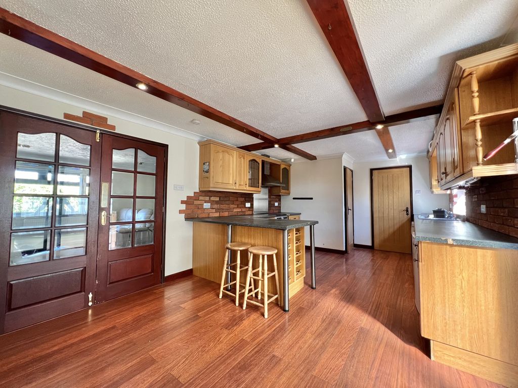 Property photo 2 of 25
