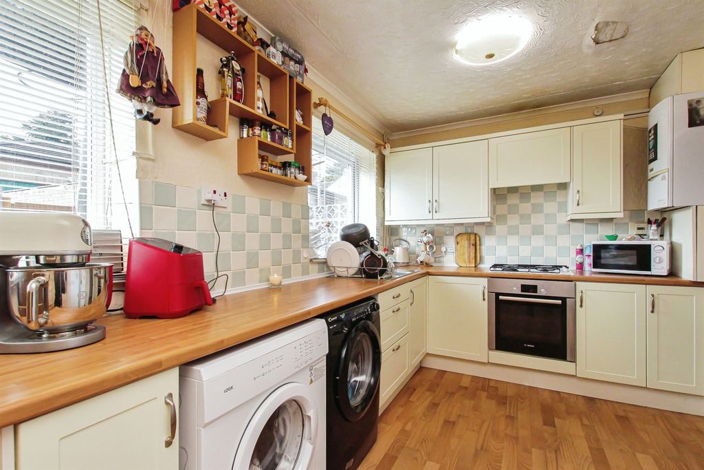 Property photo 3 of 14