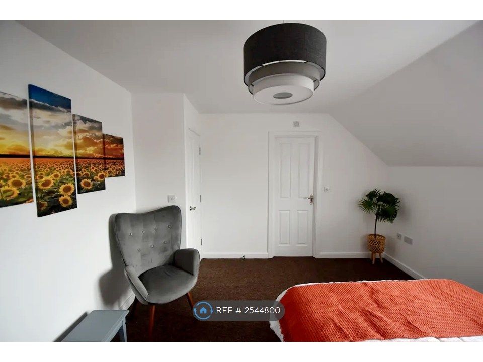 Property photo 2 of 28