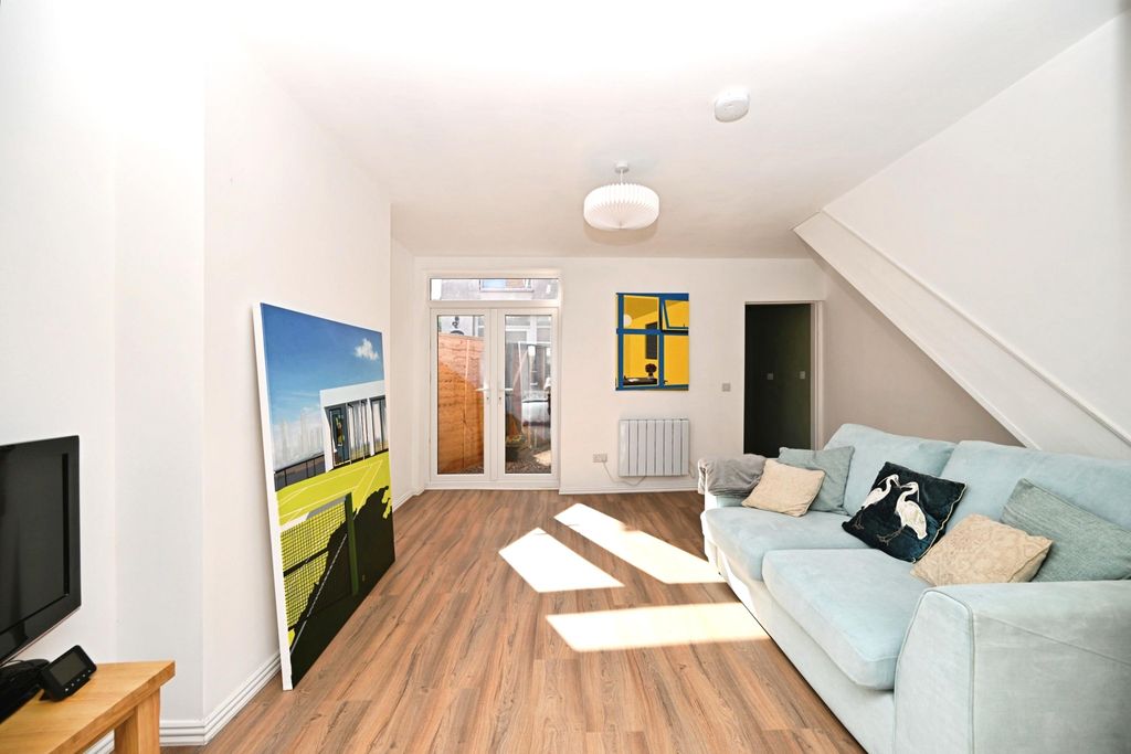 Property photo 3 of 17