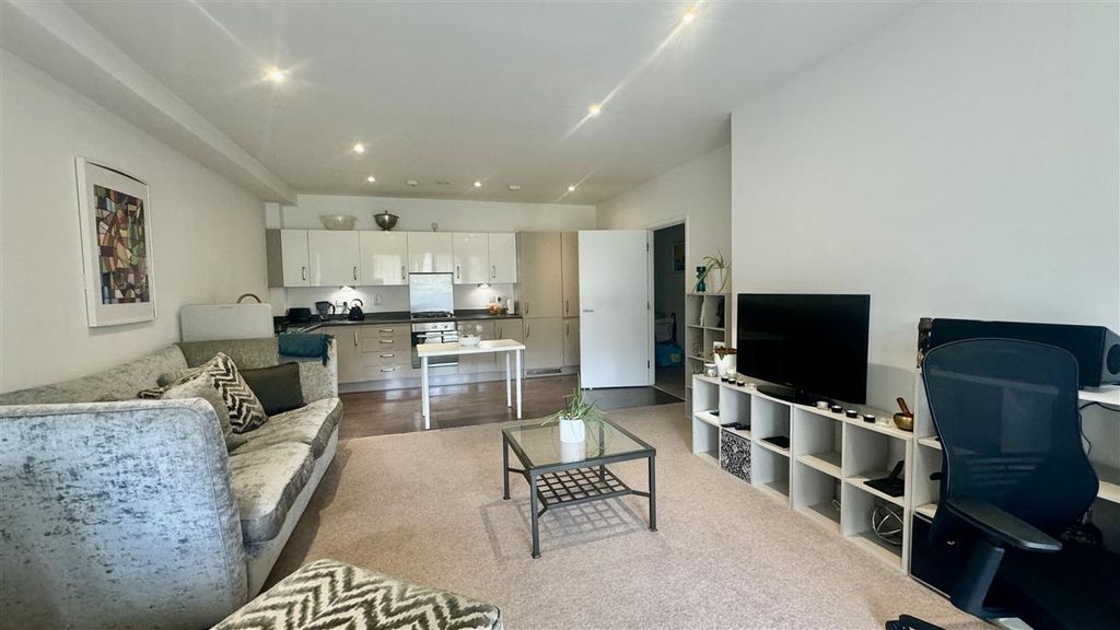 Property photo 2 of 7
