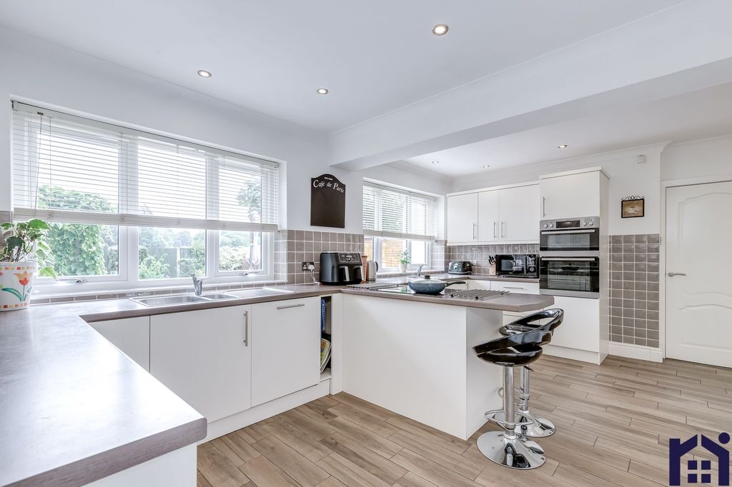 Property photo 2 of 40 Breakfast Kitchen