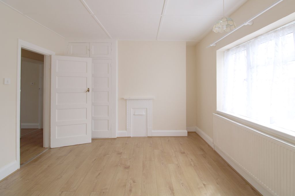 Property photo 3 of 6 Bedroom 1