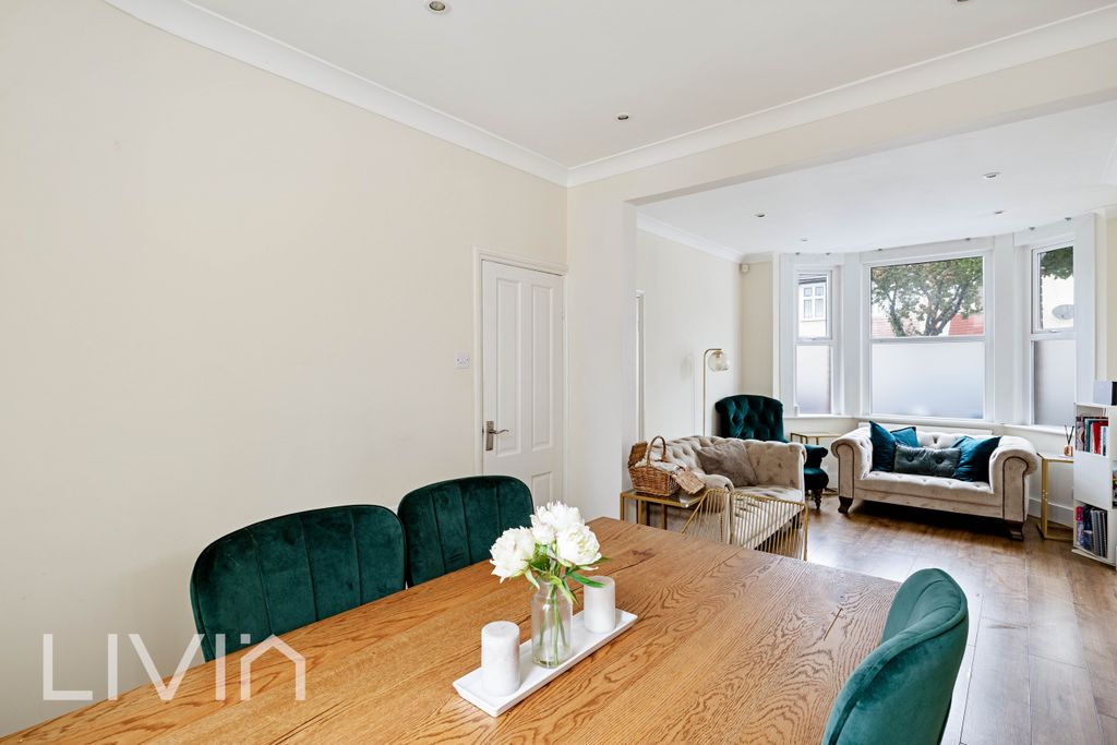 Property photo 3 of 9 918A2244