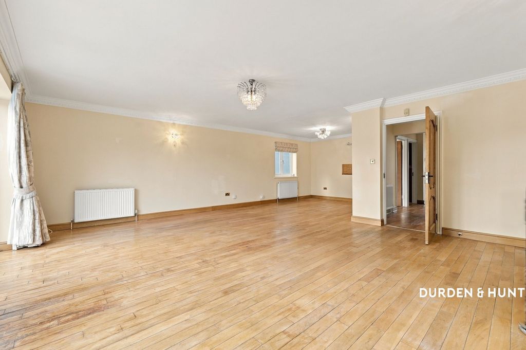 Property photo 3 of 27