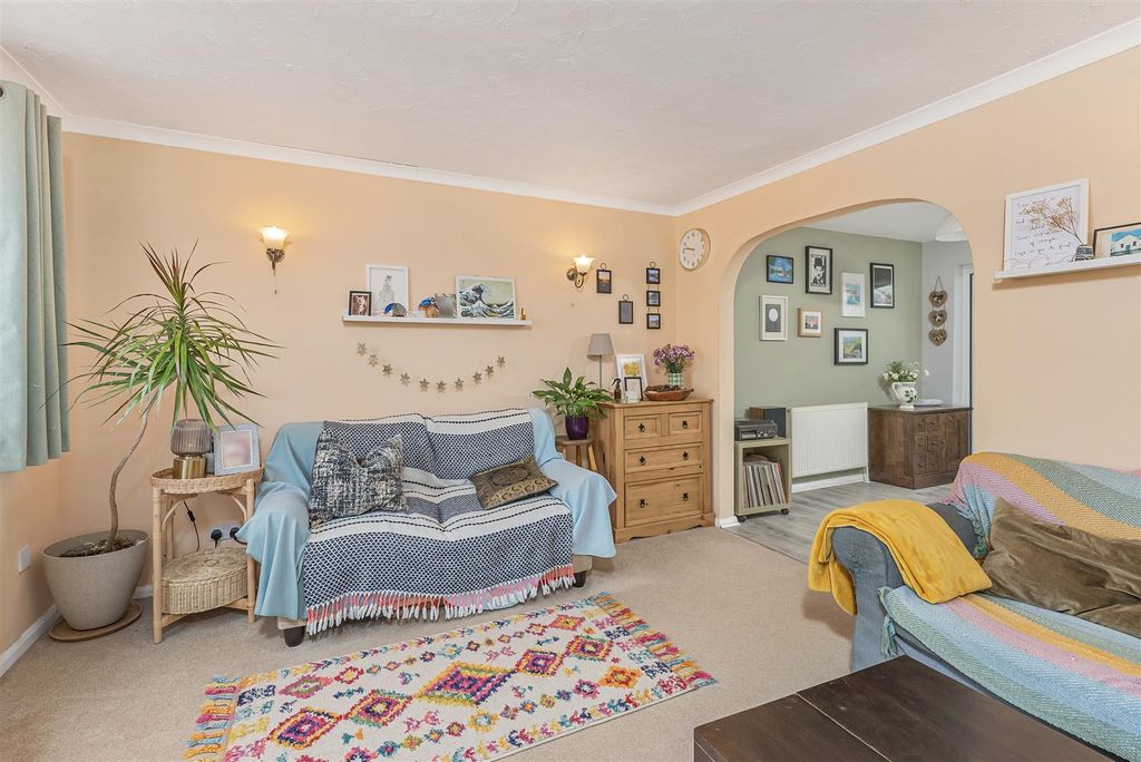 Property photo 2 of 14 45 Kingfisher Drive, Banbury-4.Jpg