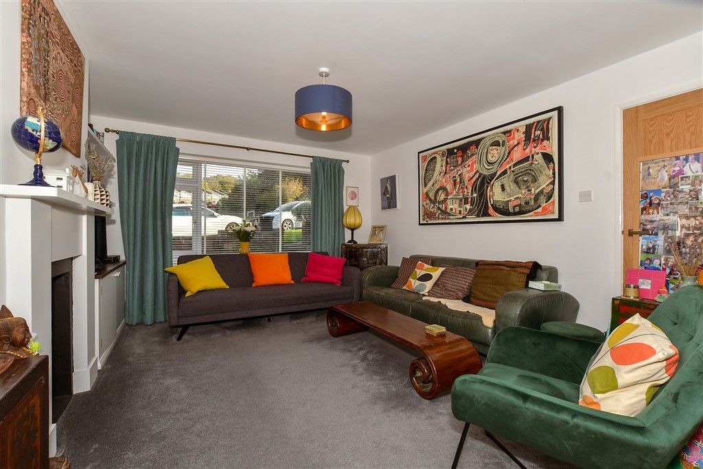 Property photo 2 of 14 Lounge