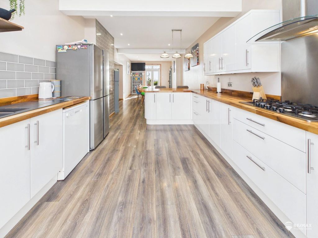 Property photo 3 of 22 Kitchen.Jpg